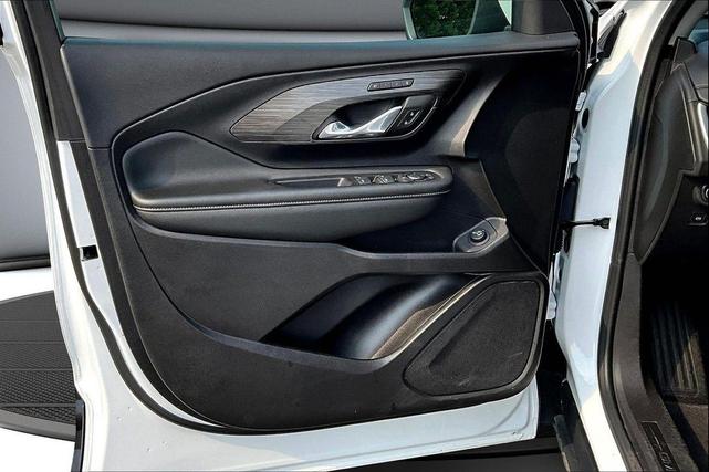 Photo of 2024 Summit White GMC Terrain