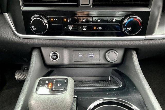 Photo of 2023 Glacier White Nissan Rogue
