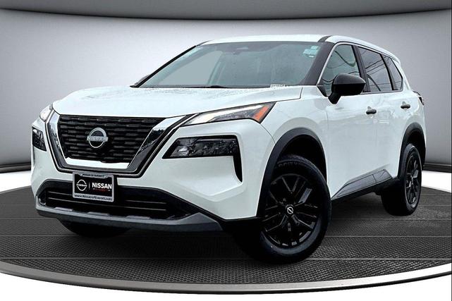 Photo of 2023 Glacier White Nissan Rogue