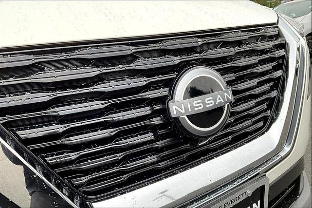 Photo of 2023 Glacier White Nissan Rogue