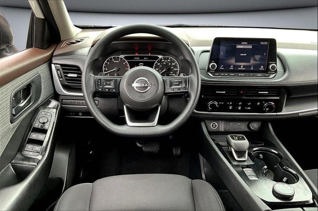Photo of 2023 Glacier White Nissan Rogue