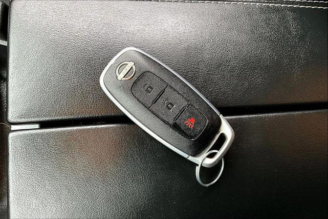 Photo of 2023 Glacier White Nissan Rogue