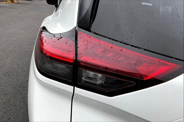 Photo of 2023 Glacier White Nissan Rogue