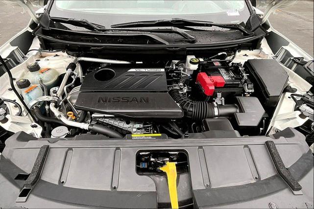 Photo of 2023 Glacier White Nissan Rogue