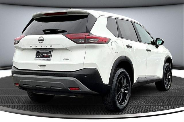 Photo of 2023 Glacier White Nissan Rogue