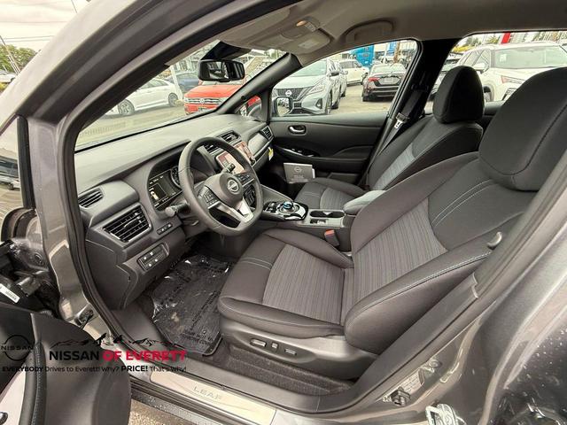 Photo of 2025 Gun Metallic Nissan Leaf
