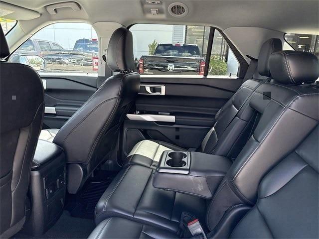 Photo of 2024 ICONIC SILVER METALLIC Ford Explorer