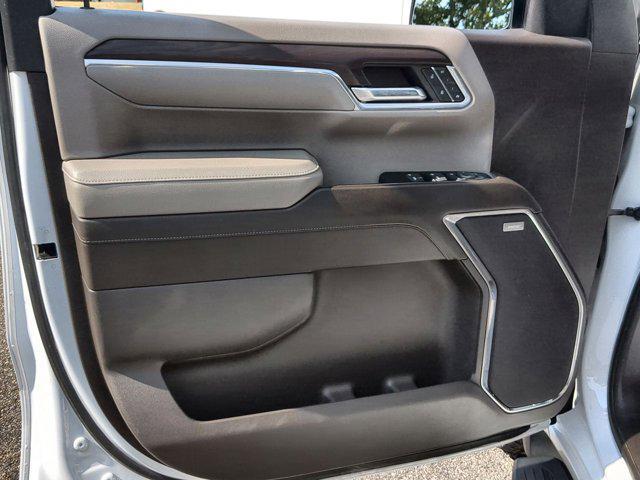 Photo of 2023 White Frost Tricoat GMC Sierra 1500