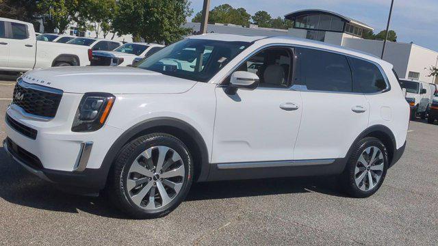 Photo of 2022 Glacial White Pearl Kia Telluride
