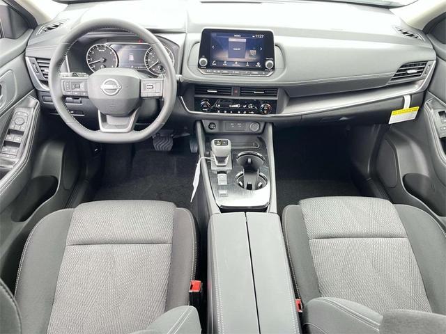 Photo of 2025 Everest White P Nissan Rogue