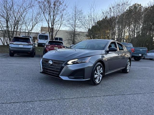 Photo of 2025 Gun Metallic Nissan Altima