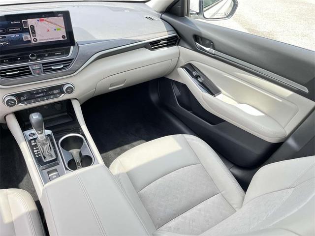 Photo of 2024 Pearl White Tri-Coat Nissan Altima
