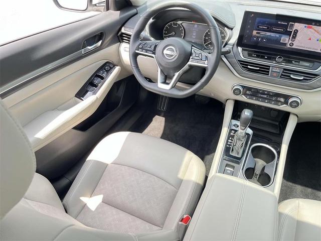 Photo of 2024 Pearl White Tri-Coat Nissan Altima