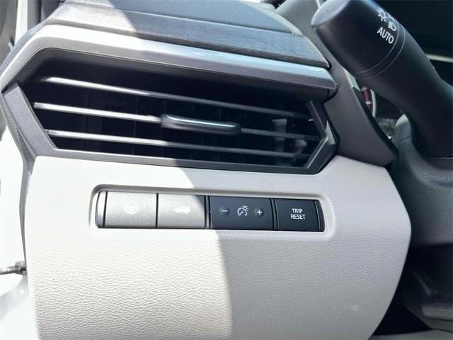Photo of 2024 Pearl White Tri-Coat Nissan Altima