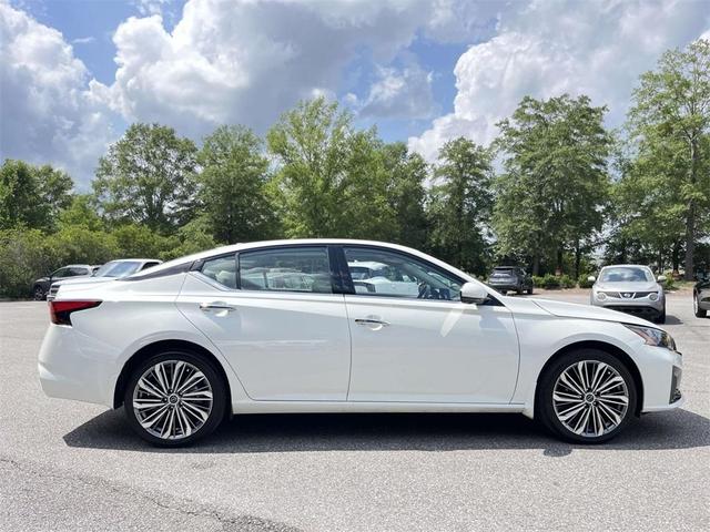 Photo of 2024 Pearl White Tri-Coat Nissan Altima