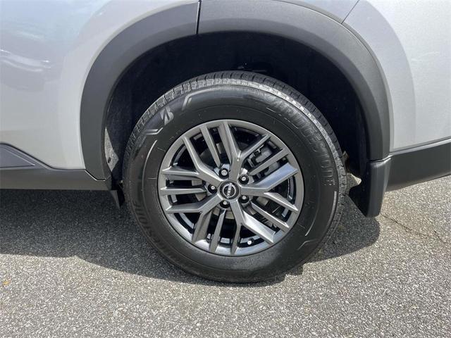 Photo of 2025 Brilliant Silver Metallic Nissan Rogue