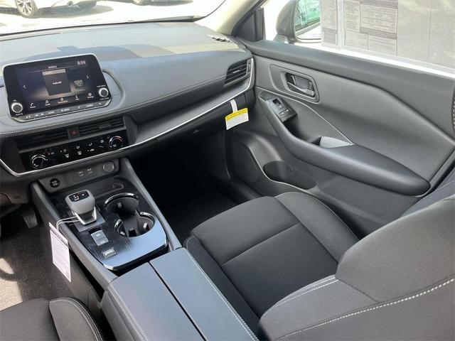 Photo of 2025 Brilliant Silver Metallic Nissan Rogue