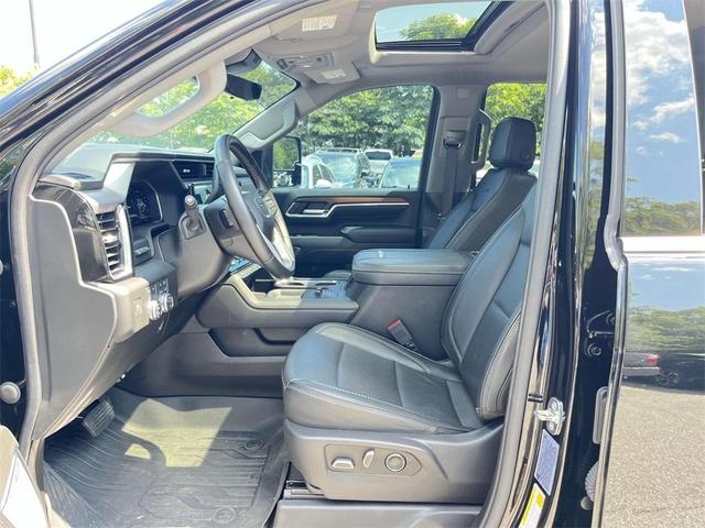 Photo of 2024 Onyx Black GMC Sierra 2500
