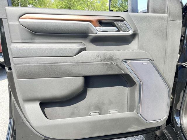 Photo of 2024 Onyx Black GMC Sierra 2500