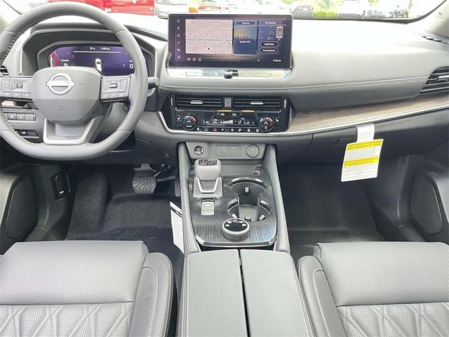 Photo of 2025 2t Chpn Blk Roo Nissan Rogue