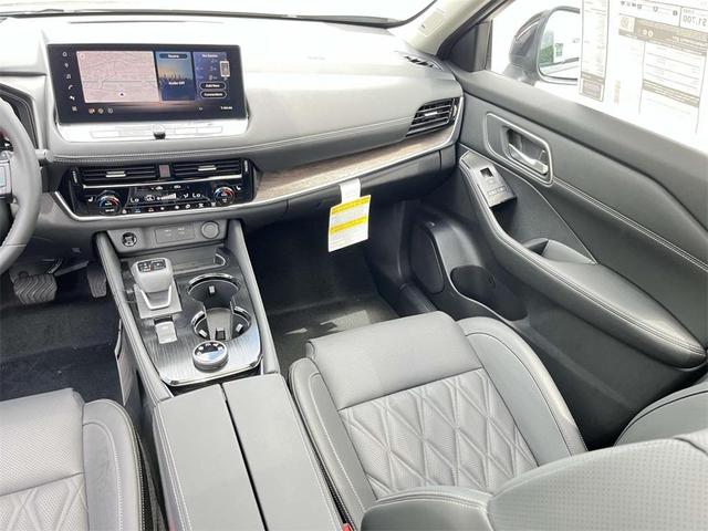 Photo of 2025 2t Chpn Blk Roo Nissan Rogue