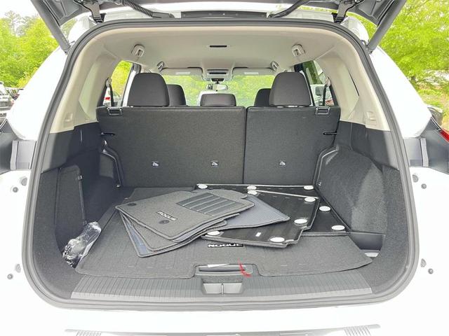 Photo of 2025 Everest White P Nissan Rogue