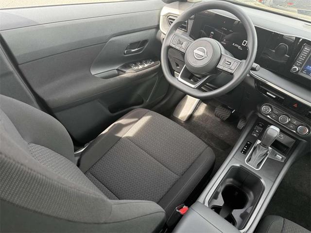 Photo of 2025 Canyon Bronze M Nissan Kicks