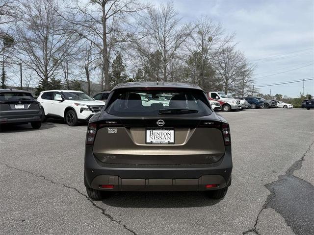 Photo of 2025 Canyon Bronze M Nissan Kicks