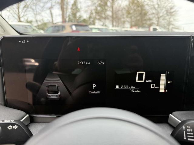 Photo of 2025 Canyon Bronze M Nissan Kicks