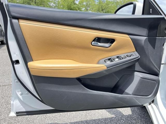 Photo of 2023 Aspen White Nissan Sentra