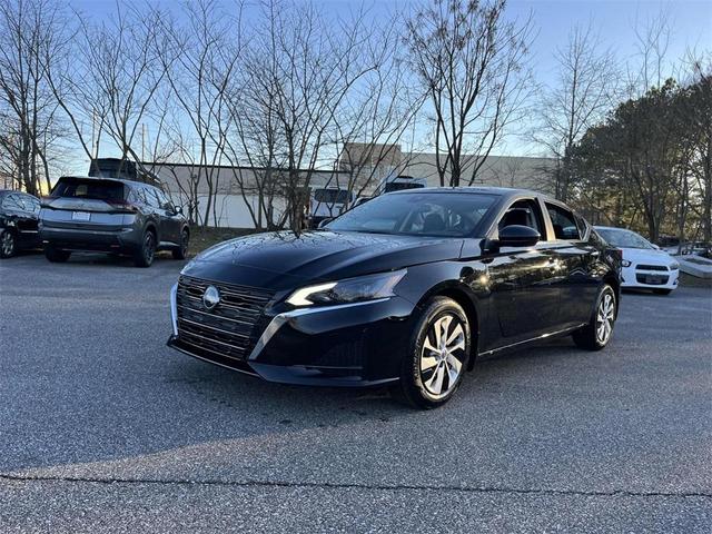 Photo of 2025 Black Nissan Altima