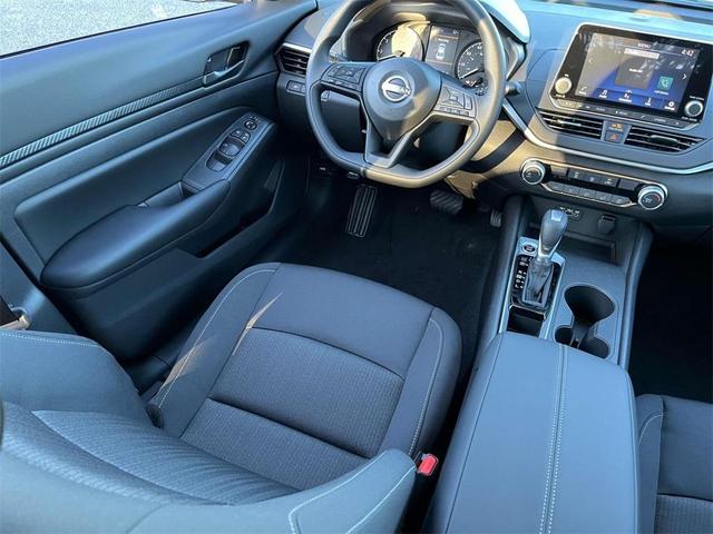 Photo of 2025 Black Nissan Altima