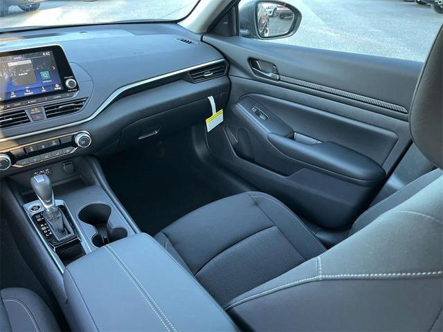 Photo of 2025 Black Nissan Altima