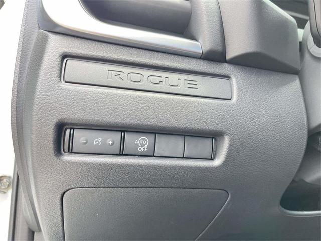 Photo of 2026 Glacier White Nissan Rogue
