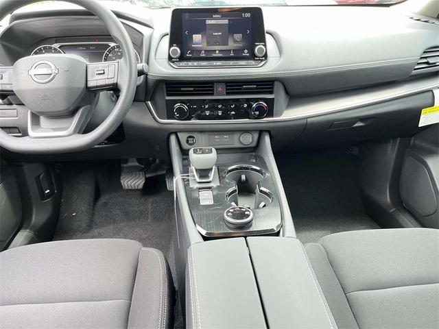 Photo of 2026 Glacier White Nissan Rogue