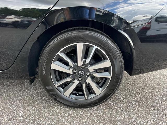Photo of 2025 Black Nissan Versa