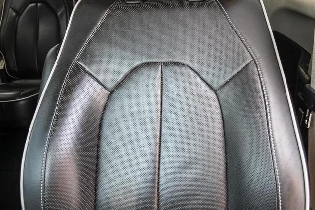 Photo of 2023 Silver Mist Clearcoat Chrysler Pacifica
