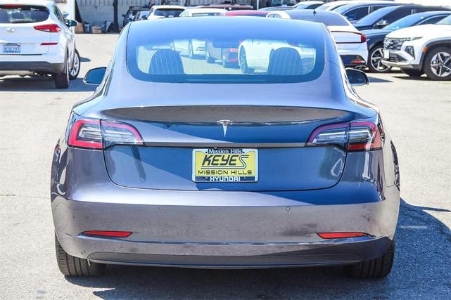 Photo of 2019 Silver Tesla Model 3