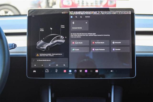 Photo of 2019 Silver Tesla Model 3