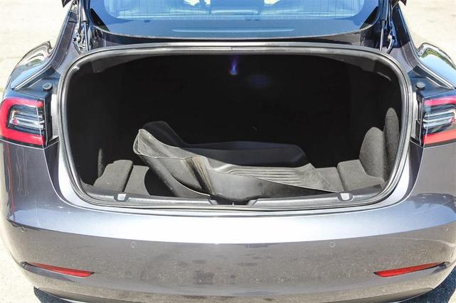 Photo of 2019 Silver Tesla Model 3