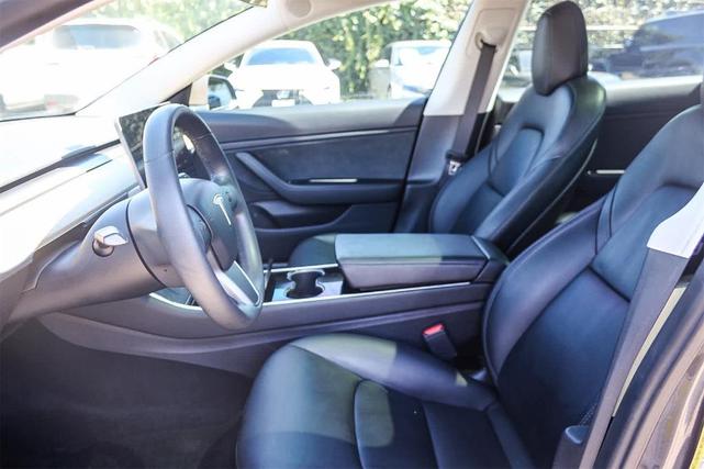 Photo of 2019 Silver Tesla Model 3