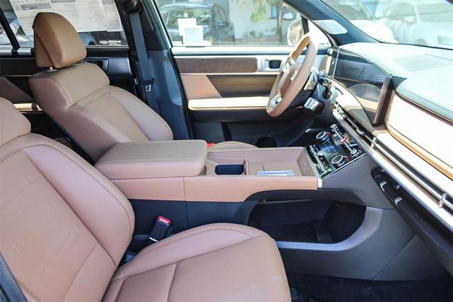 Photo of 2025 White Hyundai SANTA FE HEV