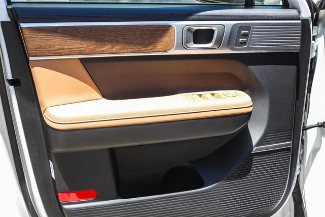 Photo of 2025 White Hyundai SANTA FE HEV