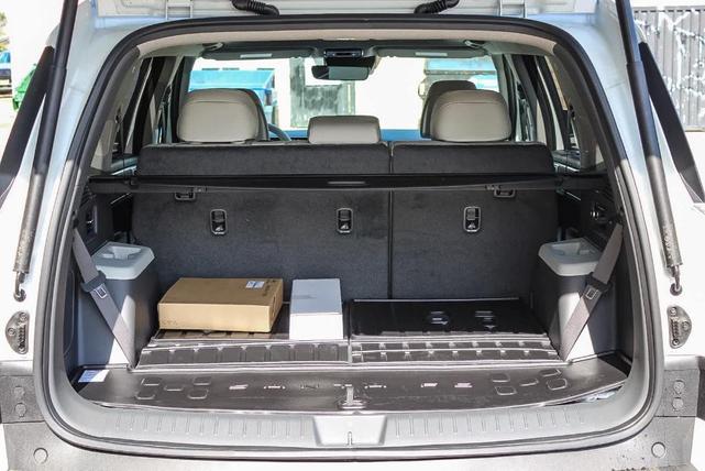 Photo of 2025 White Hyundai SANTA FE HEV