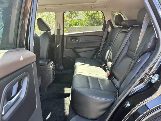 Photo of 2023 Black Nissan Rogue