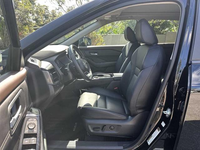 Photo of 2023 Black Nissan Rogue
