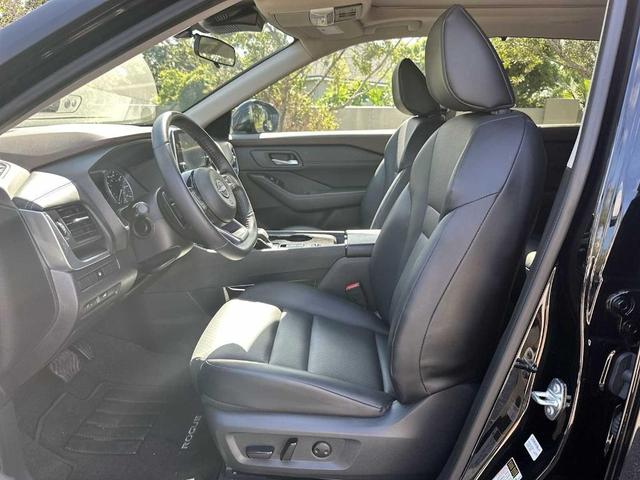 Photo of 2023 Black Nissan Rogue