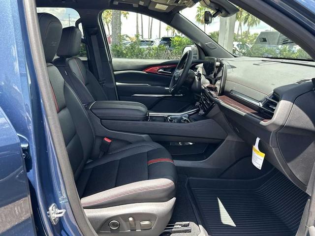 Photo of 2025 Blue Chevrolet Traverse