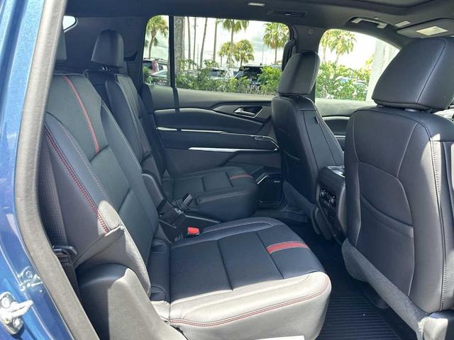 Photo of 2025 Blue Chevrolet Traverse