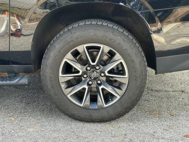 Photo of 2022 Black Chevrolet Suburban